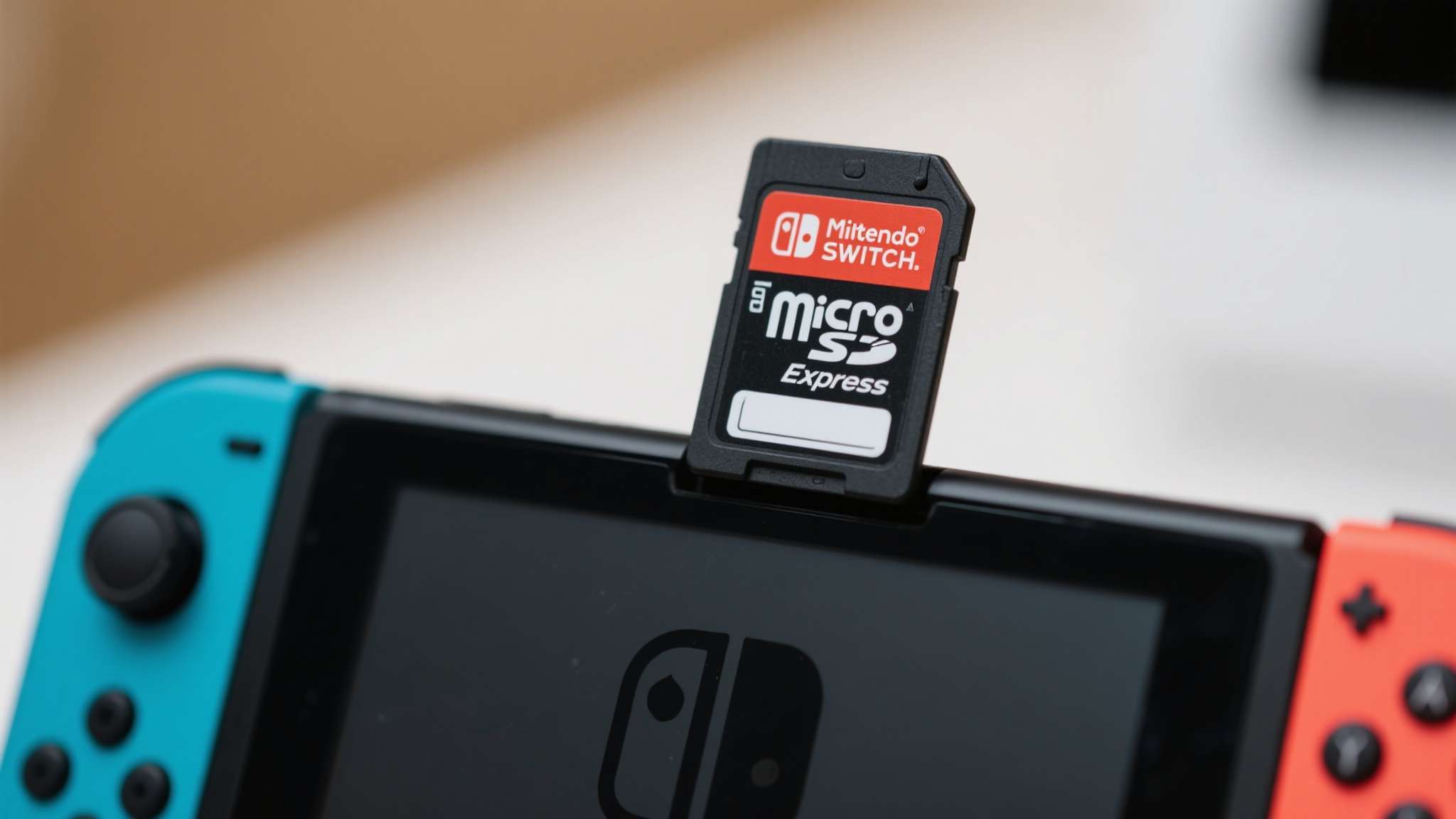 面对容量危机，Switch&nbsp;2延续了MicroSD卡扩展方案，并支持更高速的Mi